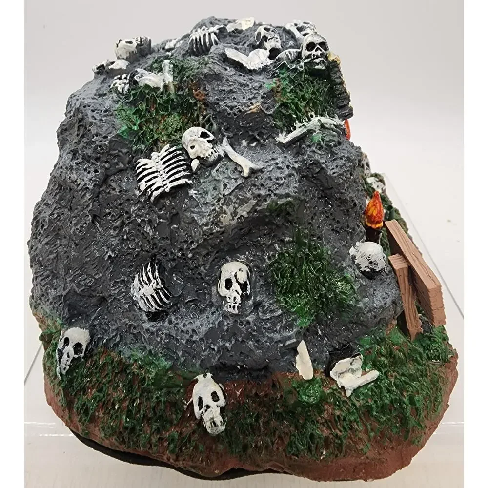 Lemax Spooky Town 2013 Cave Of Skulls #34602 Lighted and Animated Halloween